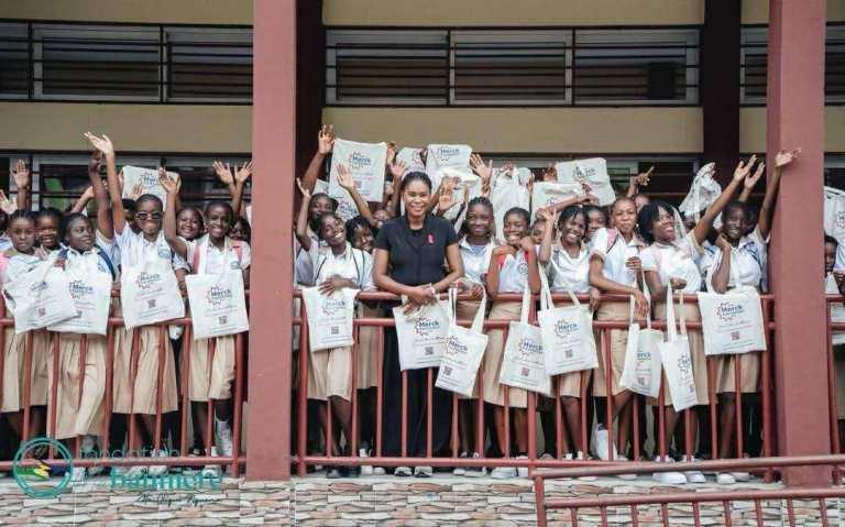 Soutien Scolaire de Zita Oligui Nguema aux Jeunes Filles Soutien Scolaire de Zita Oligui Nguema aux Jeunes Filles