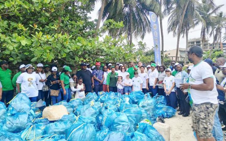 Alliance Verte Ue-Gabon: Nettoyage et Sensibilisation Alliance Verte Ue-Gabon: Nettoyage et Sensibilisation
