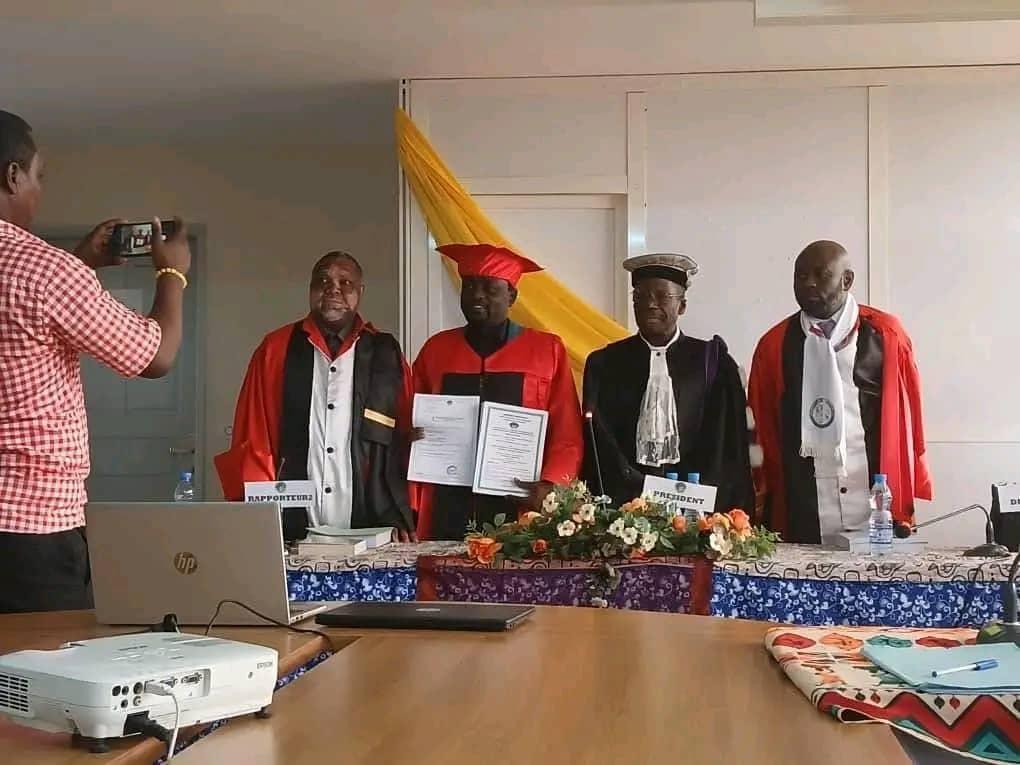 UOB Première Soutenance de Thèse en Philosophie UOB Première Soutenance de Thèse en Philosophie