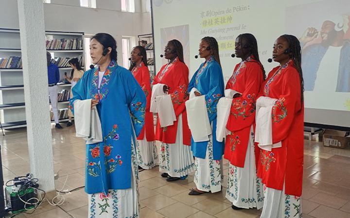 Culture Chinoise Rayonne à l'Université Omar Bongo Culture Chinoise Rayonne à l'Université Omar Bongo