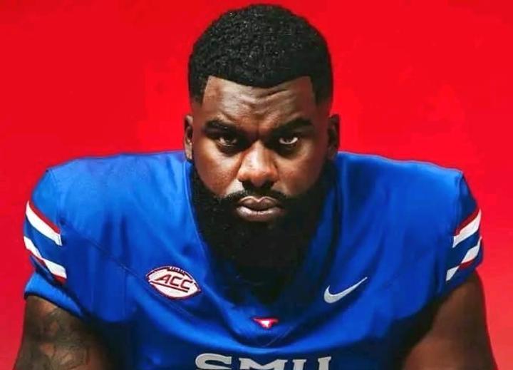 Football Américain: La Pépite Gabonaise Jeffrey M’ba Football Américain: La Pépite Gabonaise Jeffrey M’ba