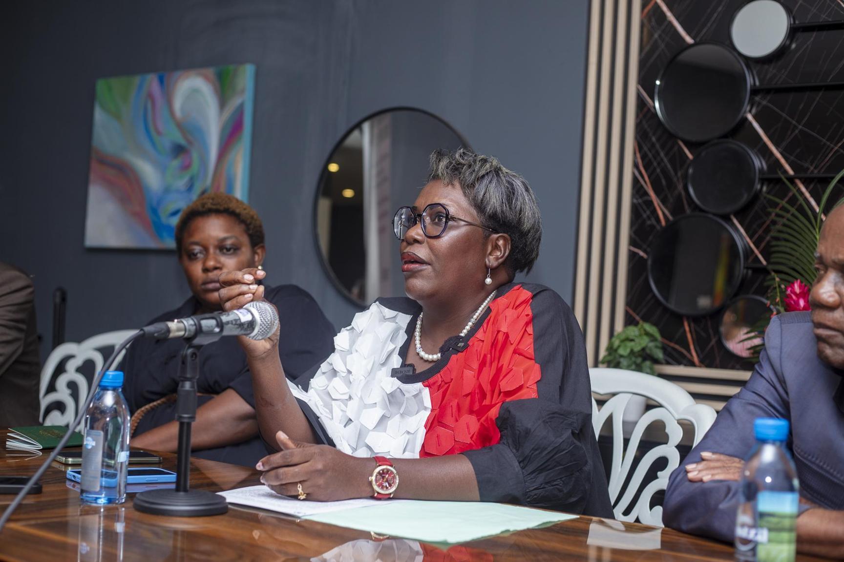 Karen Okouoyo: Voix Courageuse Contre le Cancer au Gabon Karen Okouoyo: Voix Courageuse Contre le Cancer au Gabon