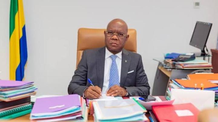 Philippe Nzengué Mayila Élu Avec 100 % des Voix Philippe Nzengué Mayila Élu Avec 100 % des Voix