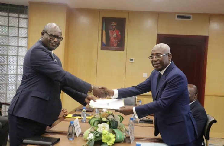 Régis Onanga Ndiaye Prend Les Rênes De L’Assemblée Nationale Régis Onanga Ndiaye Prend Les Rênes De L'Assemblée Nationale