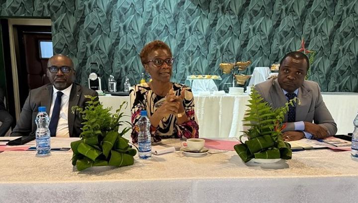 Secteur Pétrolier Et RSE: Adapter Aux Besoins Communautaires Secteur Pétrolier Et RSE: Adapter Aux Besoins Communautaires