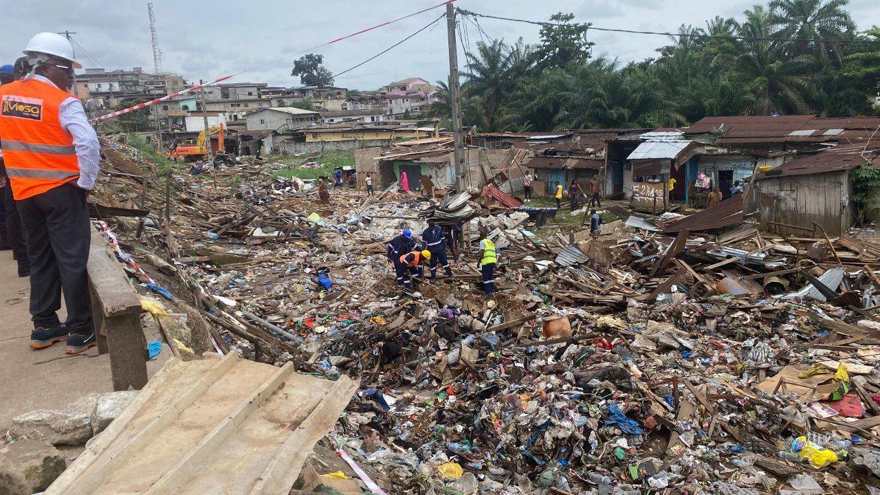 Démolitions pour le Flyover Libreville-Ntoum au PK12 Démolitions pour le Flyover Libreville-Ntoum au PK12
