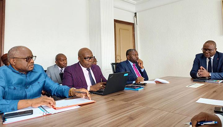 Grève Des Enseignants: Réunion De Crise Et Dialogue Grève Des Enseignants: Réunion De Crise Et Dialogue