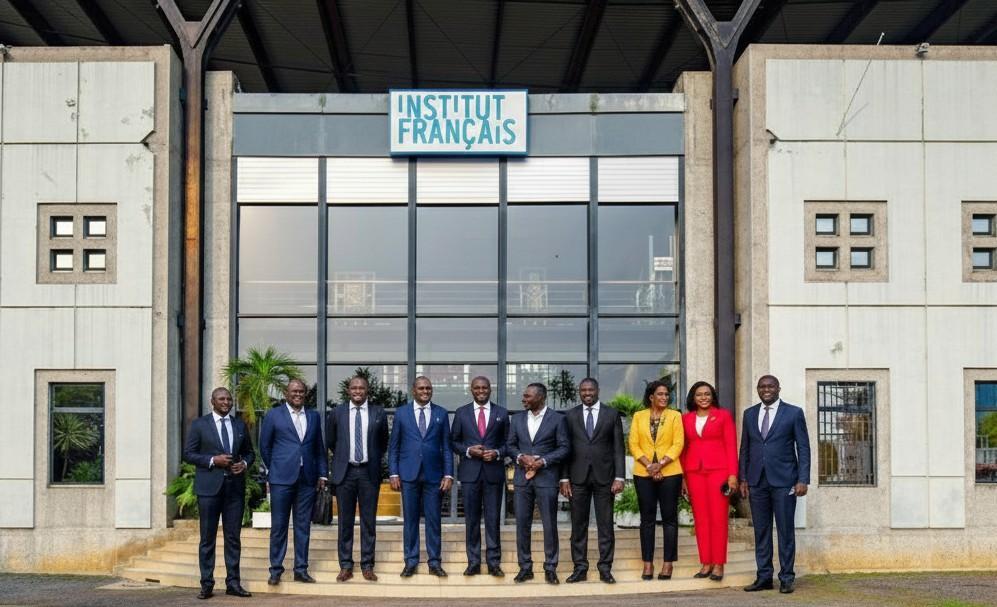 Anciens de l'ENA en AGE pour Redynamiser l'Association Anciens de l'ENA en AGE pour Redynamiser l'Association