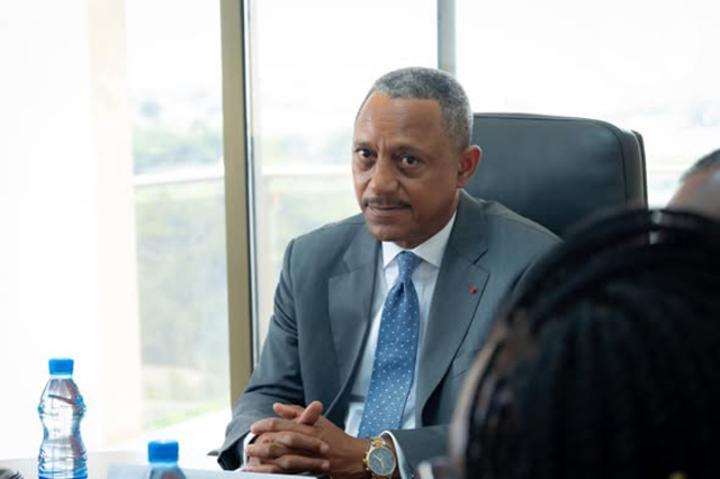 Dix Milliards Et Un Sénateur: Arrestation Dans La Zone Grise Dix Milliards Et Un Sénateur: Arrestation Dans La Zone Grise