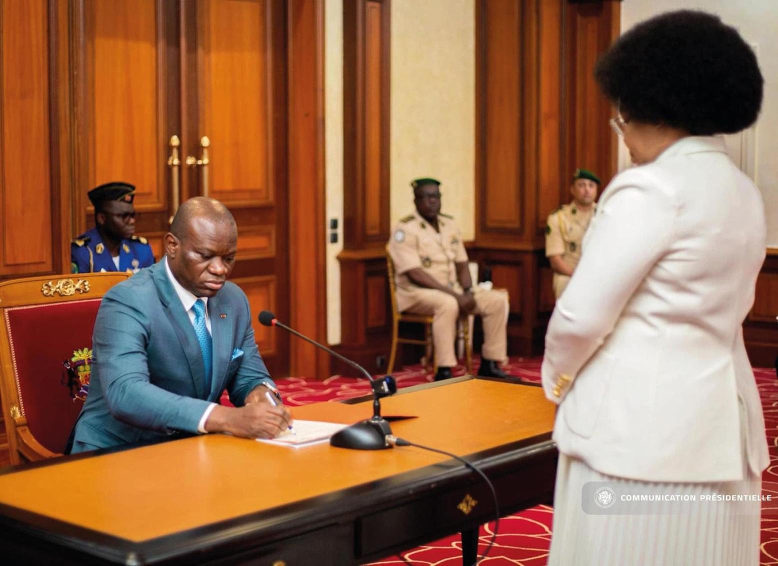 Oligui Nguema Valide Le Départ De Siffon Et Fouéfoué Oligui Nguema Valide Le Départ De Siffon Et Fouéfoué