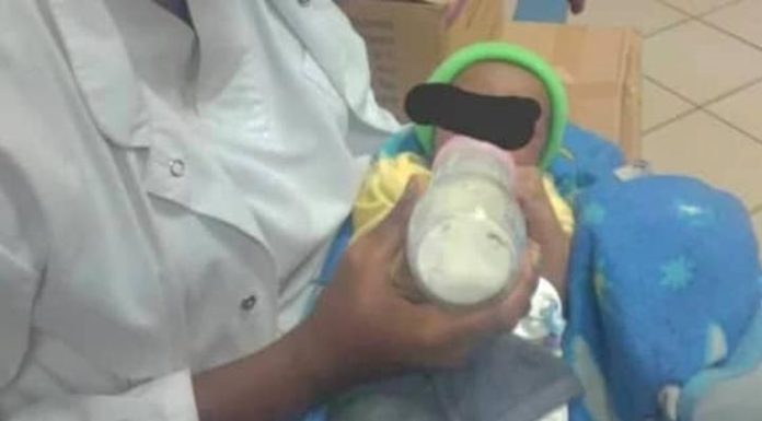 Nourrisson Abandonné Sauvé dans la Forêt Ayo Nourrisson Abandonné Sauvé dans la Forêt Ayo