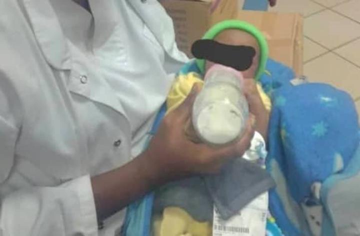 Nourrisson Abandonné Sauvé dans la Forêt Ayo Nourrisson Abandonné Sauvé dans la Forêt Ayo