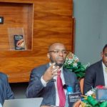 Lève-Toi: La Grâce Dans Les Circonstances Révélée Lève-Toi: La Grâce Dans Les Circonstances Révélée