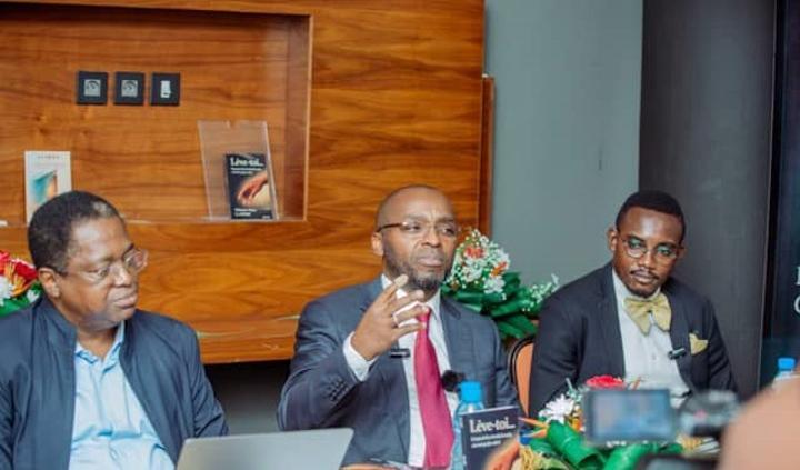 Lève-Toi: La Grâce Dans Les Circonstances Révélée Lève-Toi: La Grâce Dans Les Circonstances Révélée