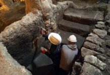 Bain Rituel Ancien Découvert Sous le Mur des Lamentations Bain Rituel Ancien Découvert Sous le Mur des Lamentations