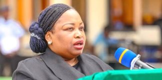 Grève Scolaire: Camélia Ntoutoume Leclercq en Urgence Grève Scolaire: Camélia Ntoutoume Leclercq en Urgence