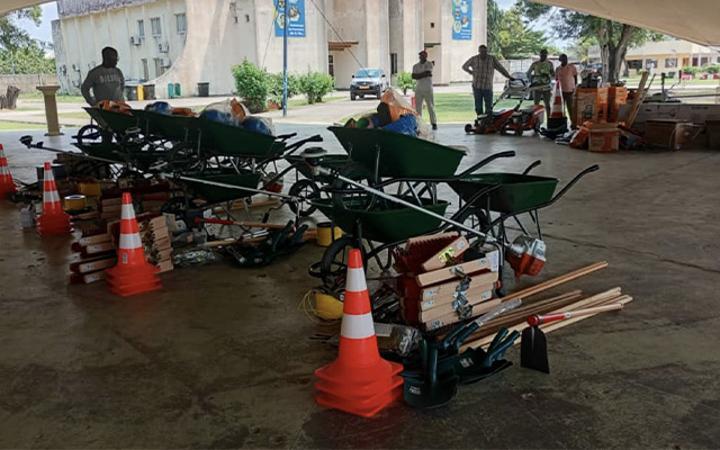 Port-Gentil Équipe Ses Arrondissements en Matériel d'Assainissement Port-Gentil Équipe Ses Arrondissements en Matériel d'Assainissement