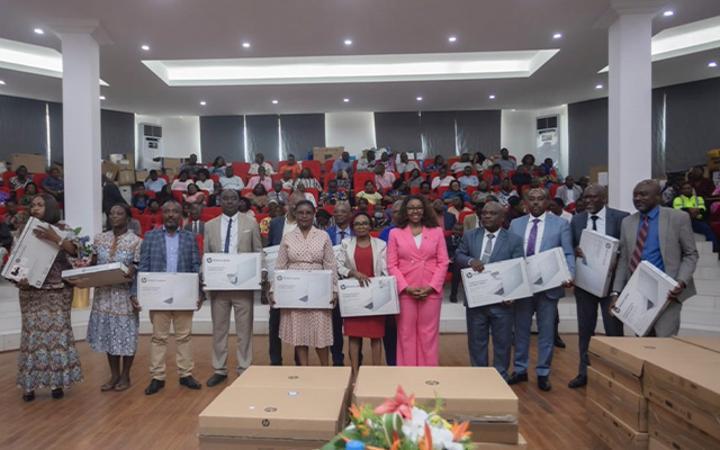 Fonction Publique: Dotation en Matériel et Bus Rénovés Fonction Publique: Dotation en Matériel et Bus Rénovés