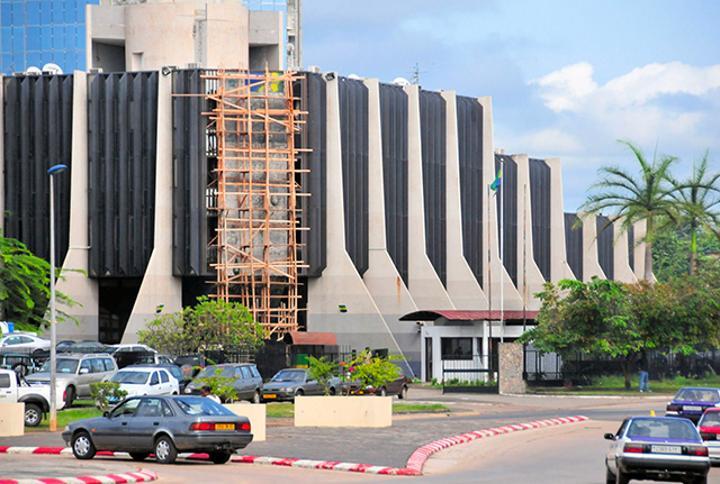 Climat Politico-Social: un Tableau Expressionniste Climat Politico-Social: un Tableau Expressionniste