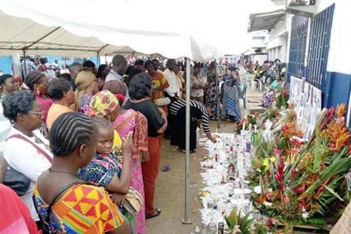 Procès Du Naufrage De L'Esther Miracle En Justice Gabonaise Procès Du Naufrage De L'Esther Miracle En Justice Gabonaise