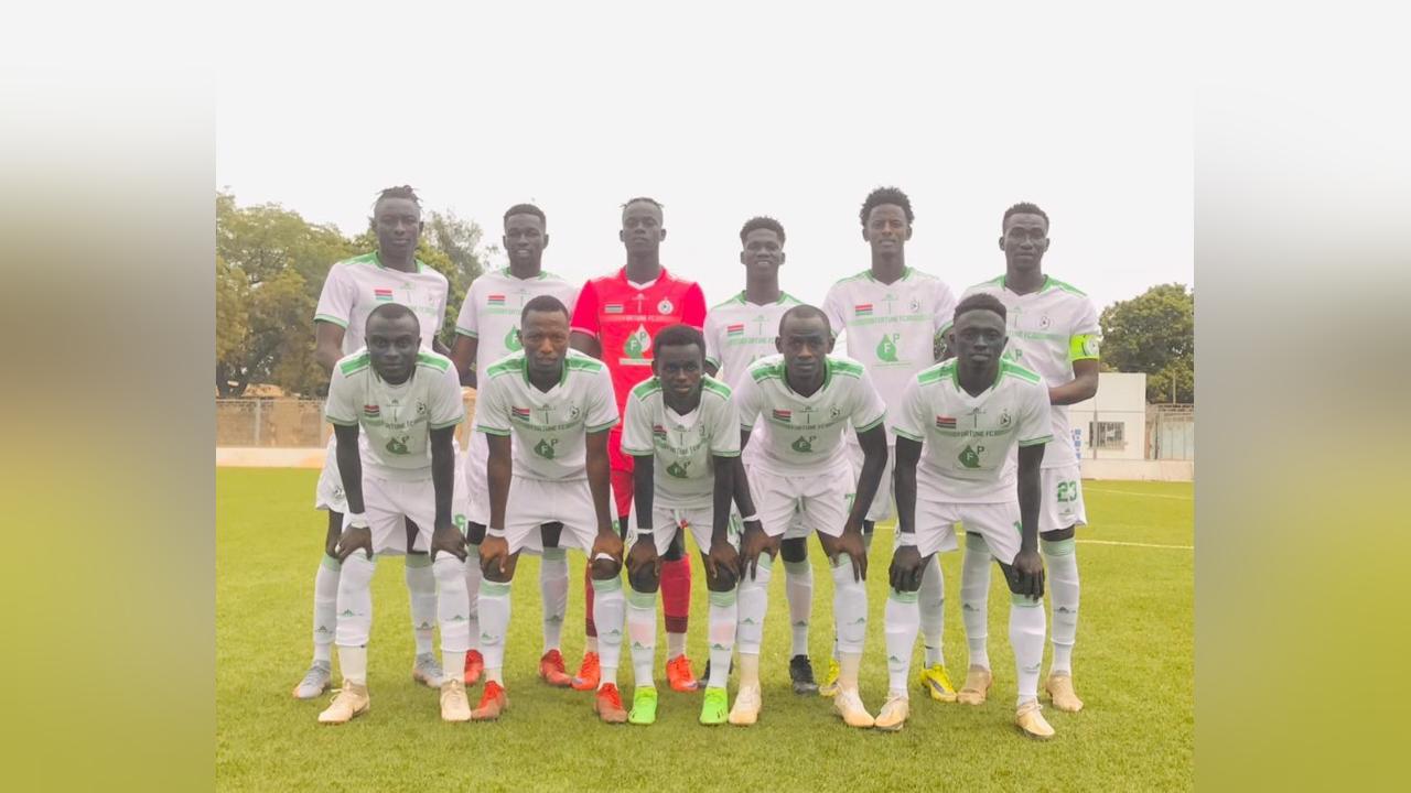 CHAMPIONS HAWKS SLIPS AT FIRST JUMP CHAMPIONS HAWKS SLIPS AT FIRST JUMP