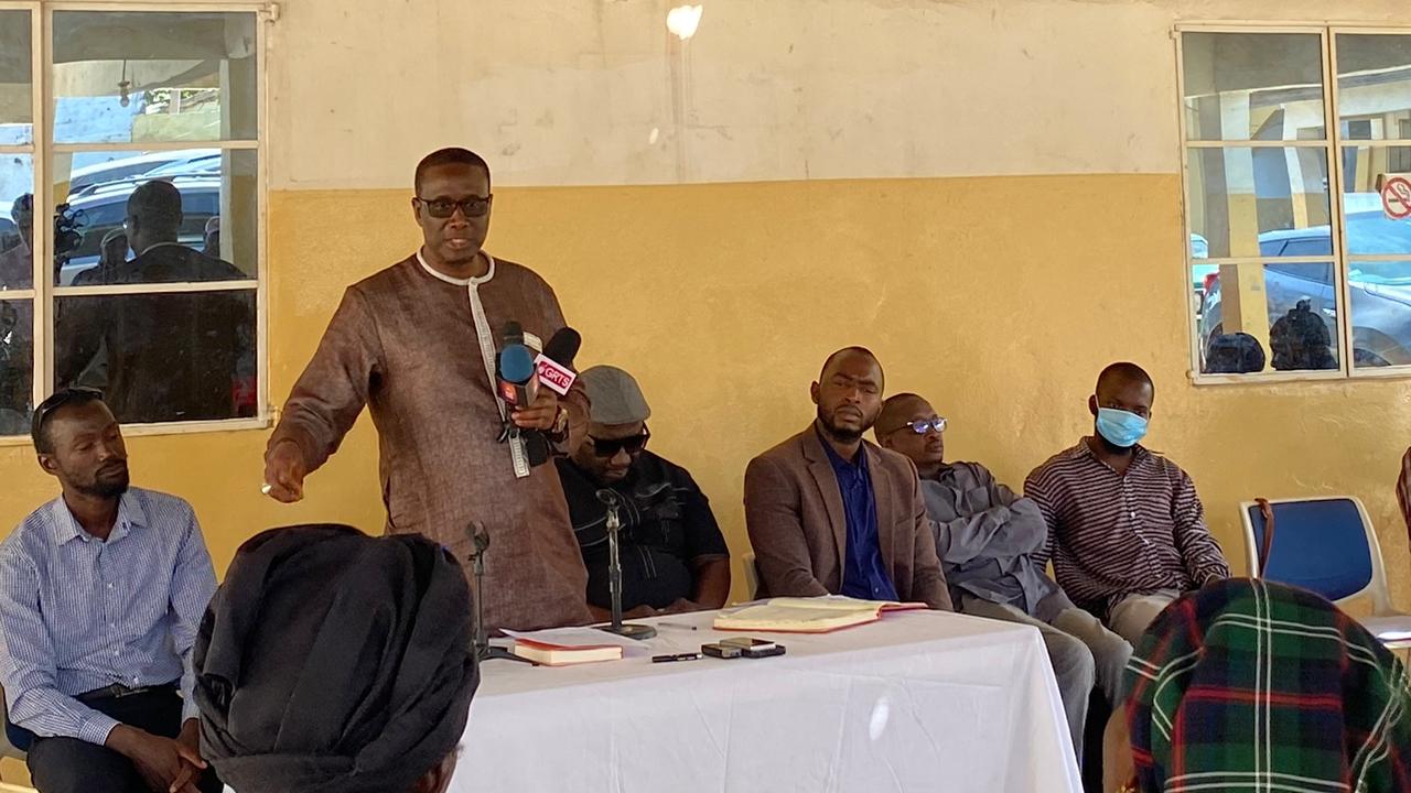 Owners of compounds marked for demolition meet OIC over compensation Owners of compounds marked for demolition meet OIC over compensation