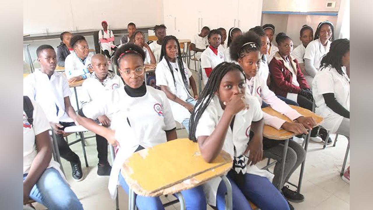 SS Institute of Creative Designs graduates 40 girls in tailoring, hairdressing, make up tutorial SS Institute of Creative Designs graduates 40 girls in tailoring, hairdressing, make up tutorial