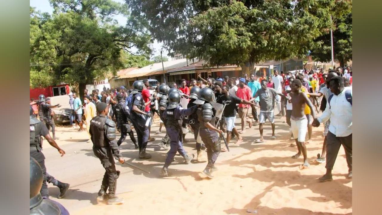 POLICE SAYS OVER D70,000 STOLEN DURING MOB ATTACK ON BAKAU STATION
