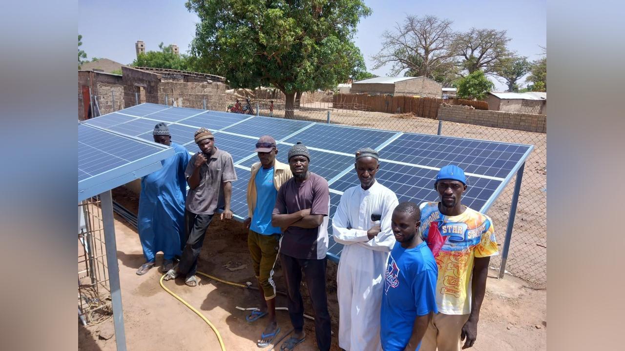 Residents of Maka Farafenni get pumping machine worth over D500,000, hail President Barrow for support Residents of Maka Farafenni get pumping machine worth over D500,000, hail President Barrow for support