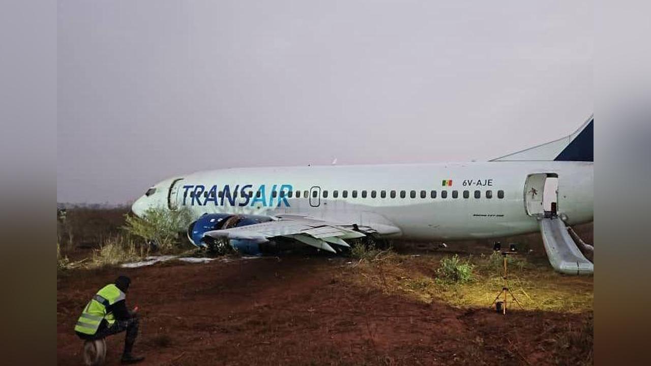 Boeing 737: Plane skids off runway in Senegal, tyre bursts in Turkey Boeing 737: Plane skids off runway in Senegal, tyre bursts in Turkey