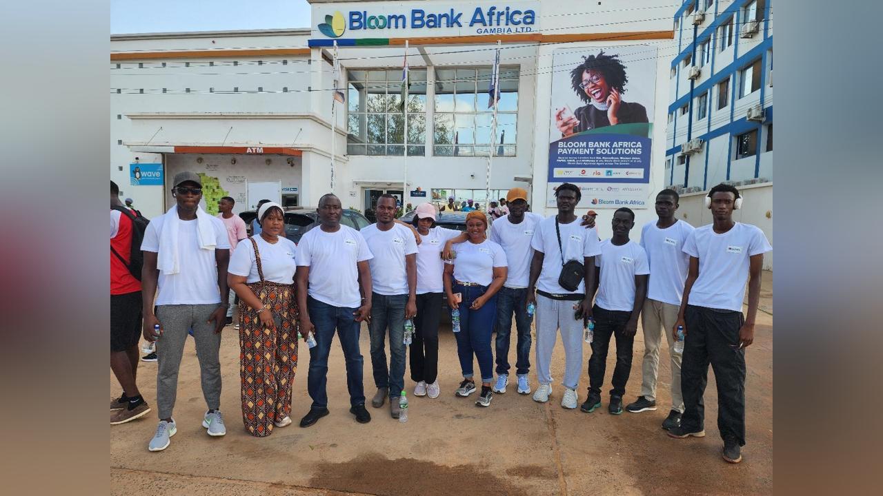 Bloom Bank Hosts Walk for Health and Breast Cancer Awareness Bloom Bank Hosts Walk for Health and Breast Cancer Awareness