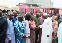 Barrow Gets Rousy Welcome at Start of Tour Barrow Gets Rousy Welcome at Start of Tour