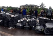 VIDEO: Cash scatter as BoG bullion van crashes in Techiman; one confirmed dead