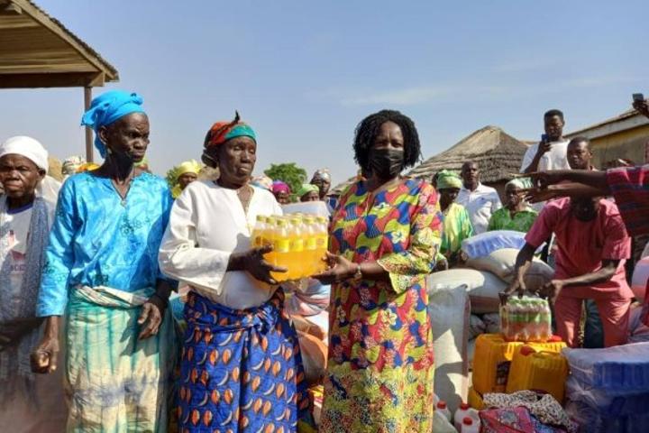 Prof Opoku-Agyemang supports vulnerable groups in N/R Prof Opoku-Agyemang supports vulnerable groups in N/R