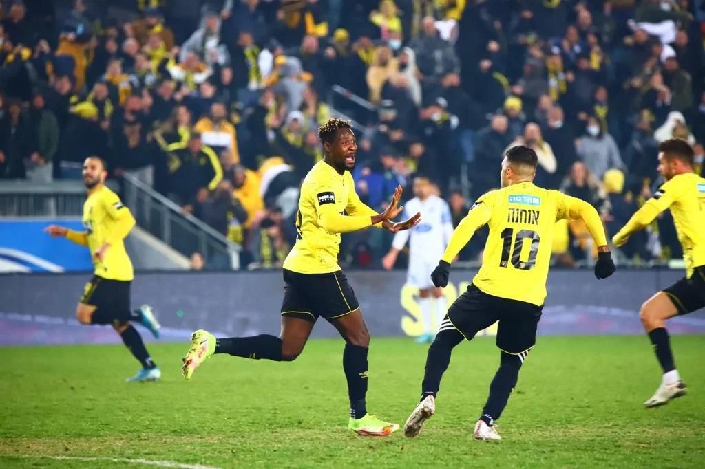 Ghana forward Richmond Boakye Yiadom scores for Beitar Jerusalem against Maccabi Tel Aviv in Israeli top-flight Ghana forward Richmond Boakye Yiadom scores for Beitar Jerusalem against Maccabi Tel Aviv in Israeli top-flight