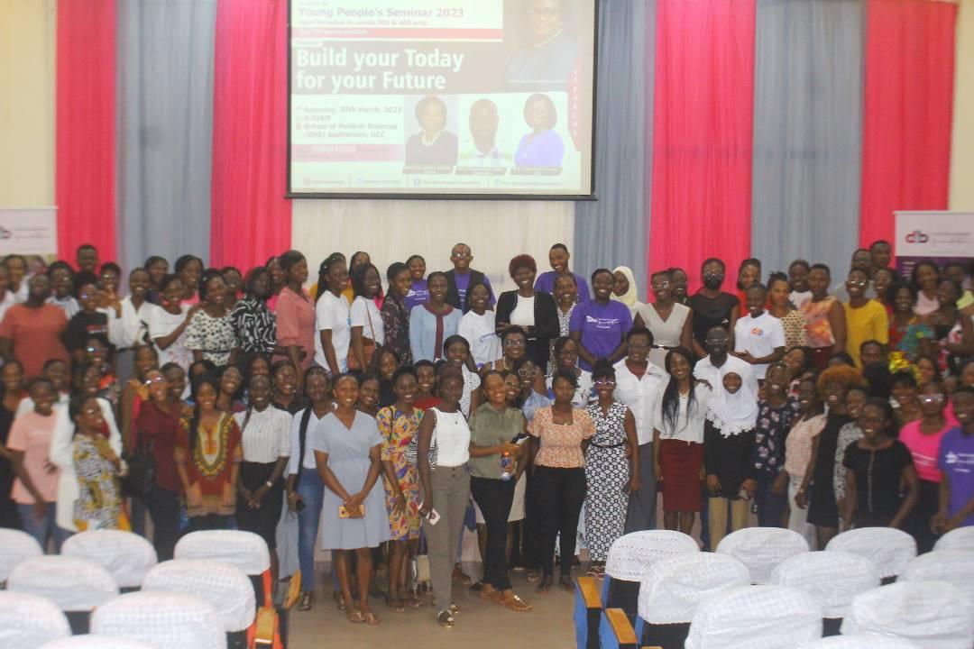 Build work experiences through volunteerism – Students challenged Build work experiences through volunteerism – Students challenged