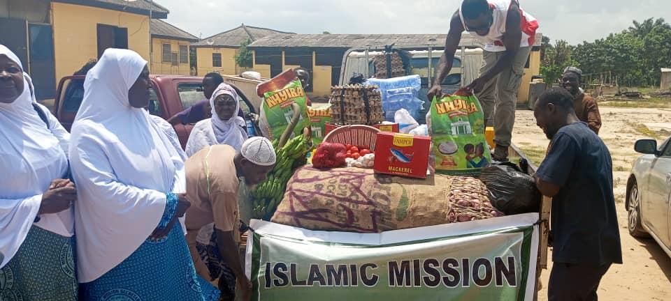 Ankaful Prisons receive items from Islamic Mission Secretariat Women Wing Ankaful Prisons receive items from Islamic Mission Secretariat Women Wing