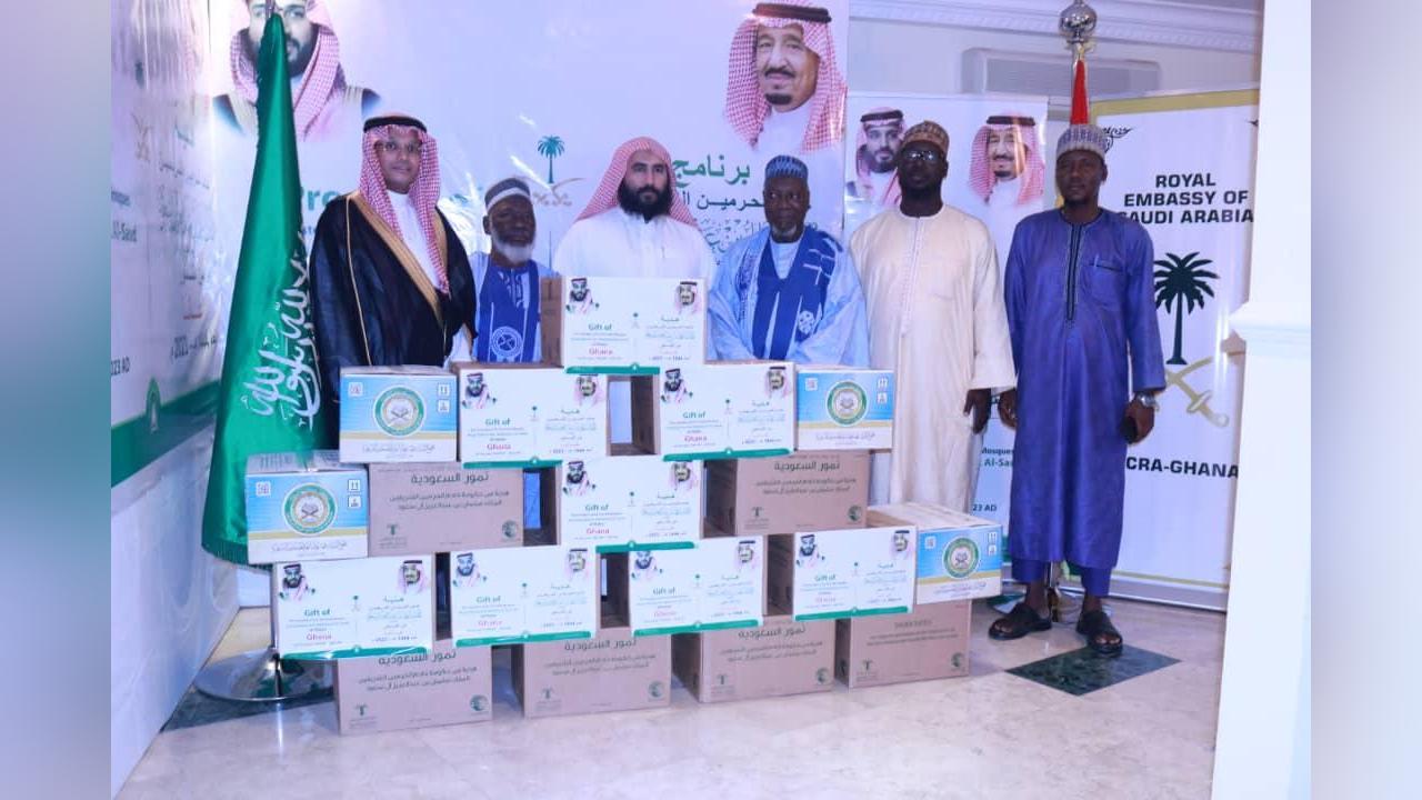 King Salman Bin AbdulAziz AlSaud presents dates to Ghanaian Muslims