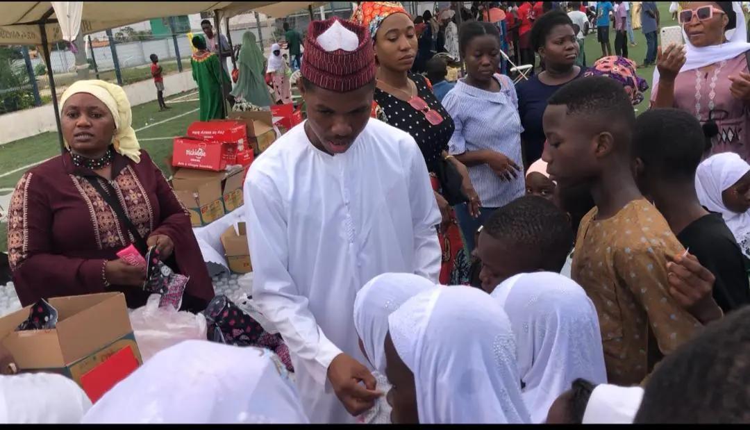 Francis Xavier Sosu feeds children at Salafest Francis Xavier Sosu feeds children at Salafest