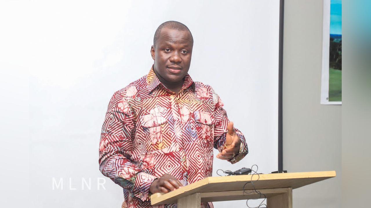 Lands Minister admonishes media to partner gov’t in combating nature crimes Lands Minister admonishes media to partner gov’t in combating nature crimes