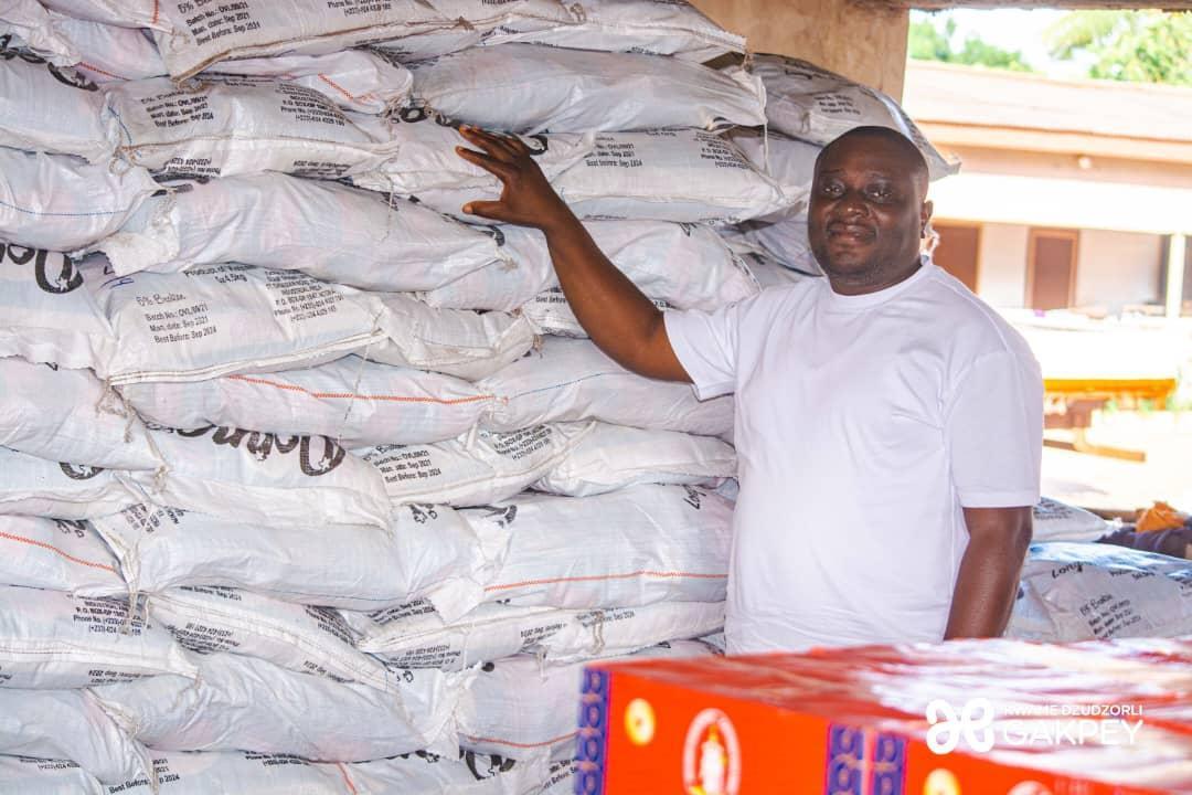 John Mahama supports tidal waves victims in Volta region John Mahama supports tidal waves victims in Volta region