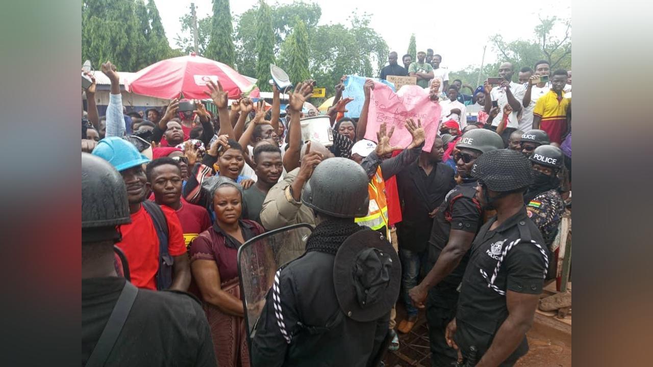 Ashaiman residents embarks on a demonstration Ashaiman residents embarks on a demonstration