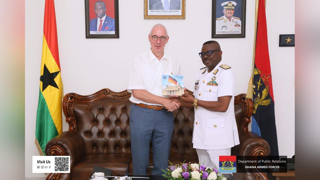 A former Deputy Chief of Air Staff in Germany, Lieutenant General (Lt Gen) Dr Riecks (Rtd) has led students of the German Capstone Course to the Chief of the Defence Staff