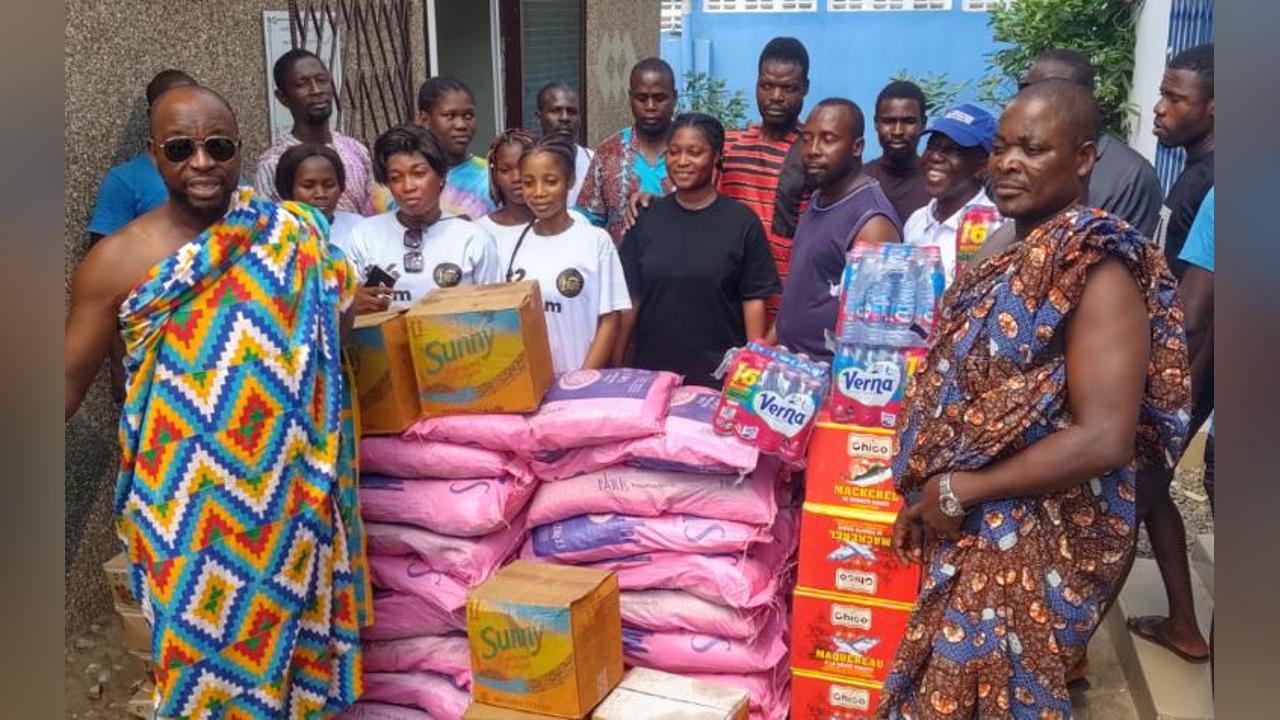Somé Traditional Council Presents Relief Items to Flood Victims Somé Traditional Council Presents Relief Items to Flood Victims