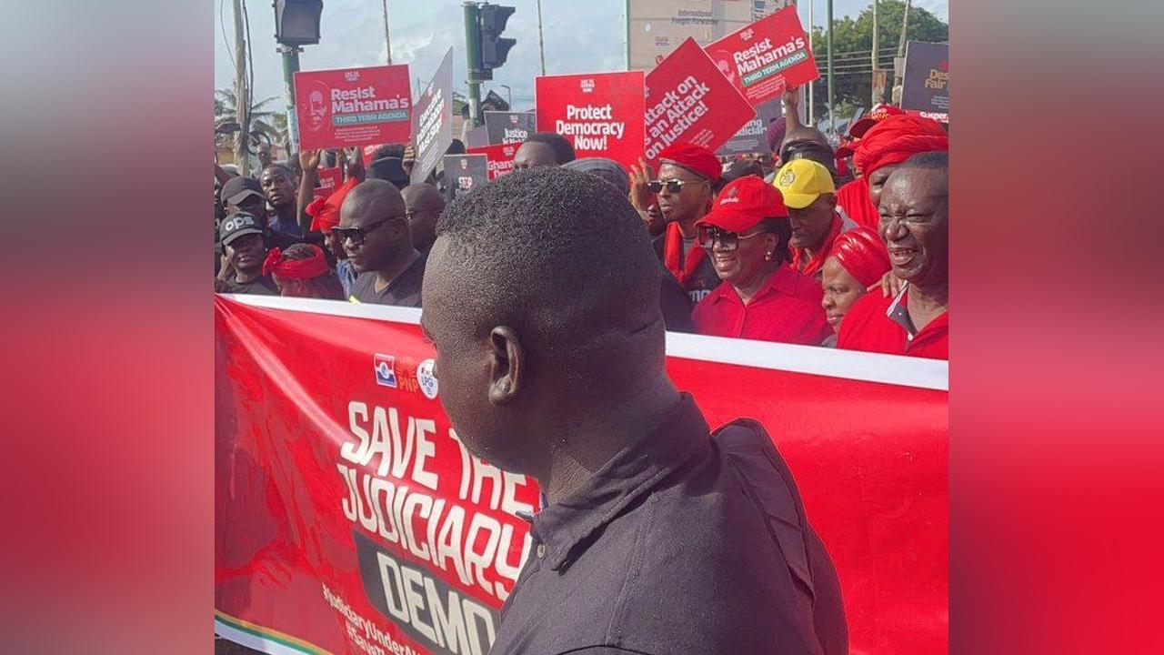 Coalition of Political Parties Led by NPP on Demonstration over Suspension of Chief Justice(Photos+Videos) Coalition of Political Parties Led by NPP on Demonstration over Suspension of Chief Justice(Photos+Videos)