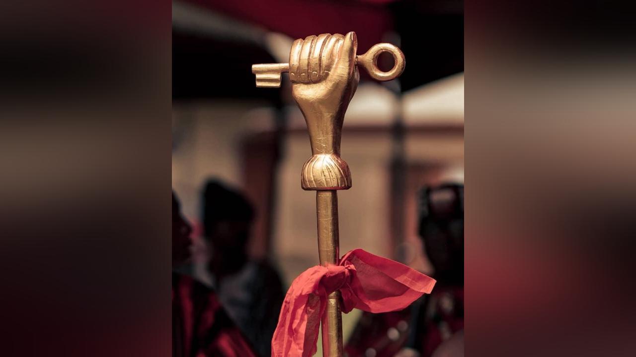 Traditional Linguist'S Staff as Authority and Wisdom Traditional Linguist'S Staff as Authority and Wisdom