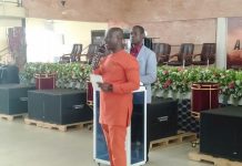 Ashaiman MCE Pledges to Fix Streetlights Ahead of Yuletide Ashaiman MCE Pledges to Fix Streetlights Ahead of Yuletide