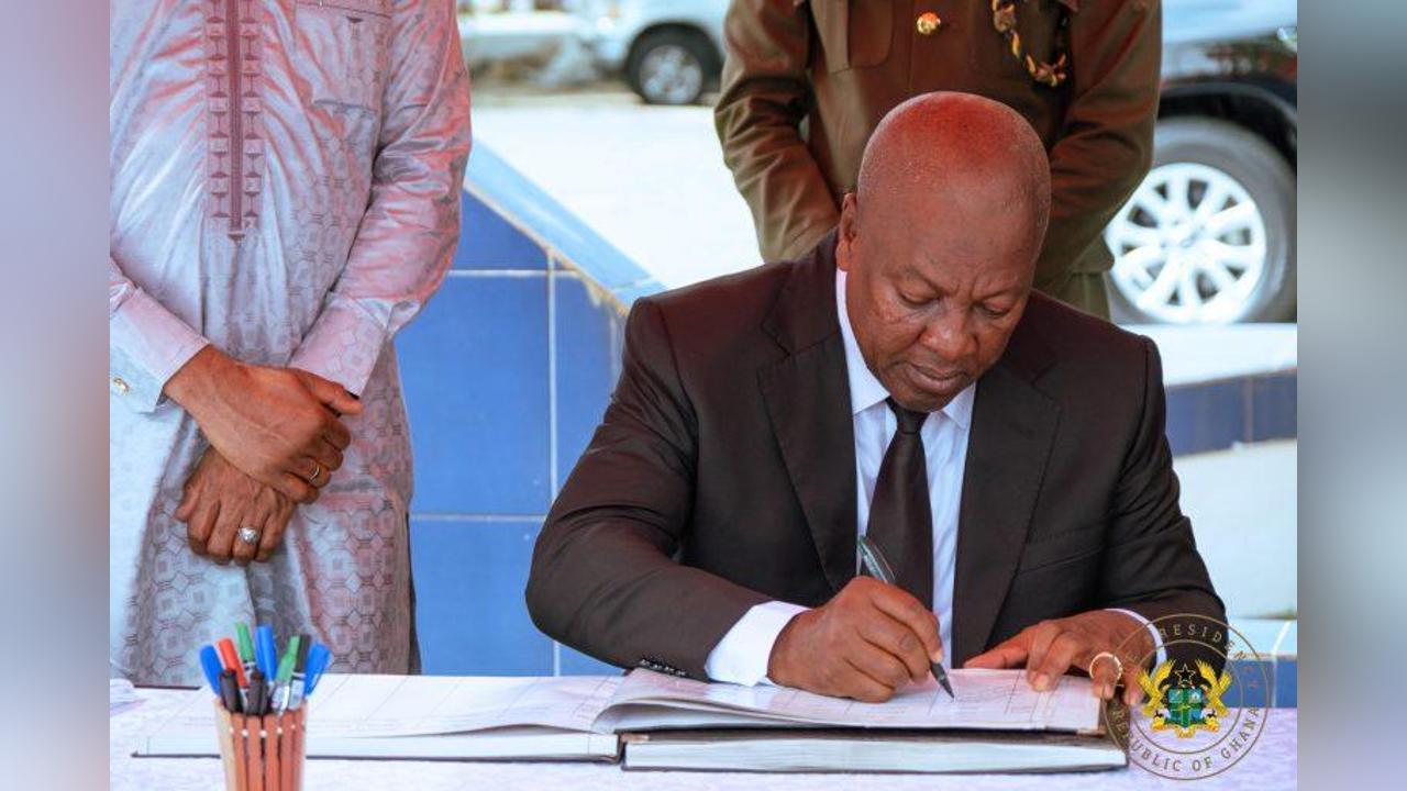 Mahama Honors Fallen Police Officers on Memorial Day Mahama Honors Fallen Police Officers on Memorial Day