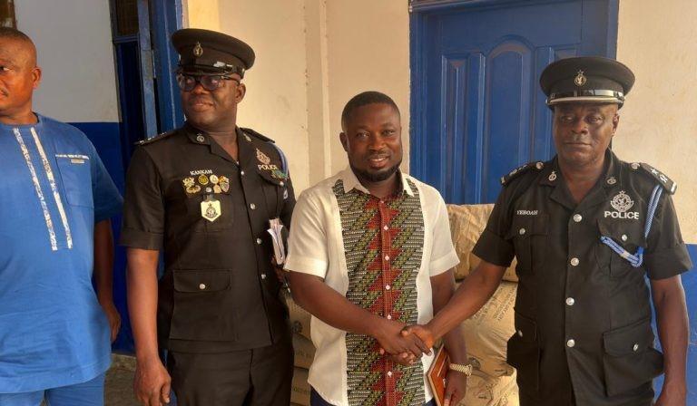 Assembly Member Donates Cement for Police Station Project Assembly Member Donates Cement for Police Station Project