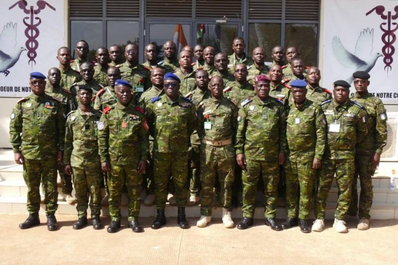 https://www.fratmat.info/article/226038/politique/guinee-bissau-le-general-doumbia-visite-les-casques-blancs-ivoiriens https://www.fratmat.info/article/226038/politique/guinee-bissau-le-general-doumbia-visite-les-casques-blancs-ivoiriens